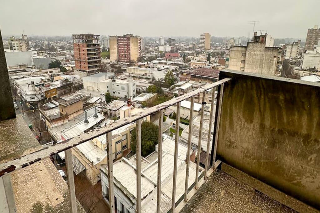 Mitre 486. Departamento de dos dormitorios y balcón image 1